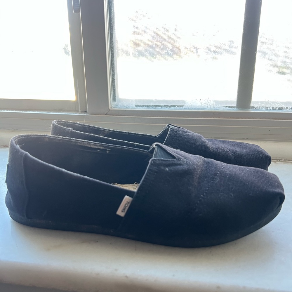 Toms Classic Black Slip-Ons